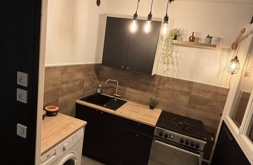 Paron Appartement | Charmant studio face a la gare