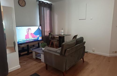 La Celle-sous-Gouzon Appartement | Charmant Studio Savigny-Le-Temple Nandy