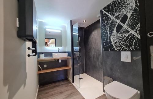Rochetrejoux Maison | Charmant studio rénové avec mezzanine, cour privative et parking à Rochetrejoux - FR-1-426-479