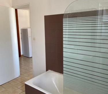 Saint-Pierre-le-Moutier Appartement | Charmant T2 au 1er dans résidence avec parc arboré