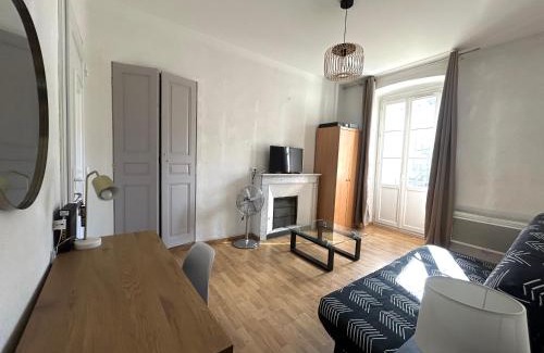 Corte Appartement | Charmant T1 plein centre Corte au 13 cours paoli wifi gratuit calme lumineux