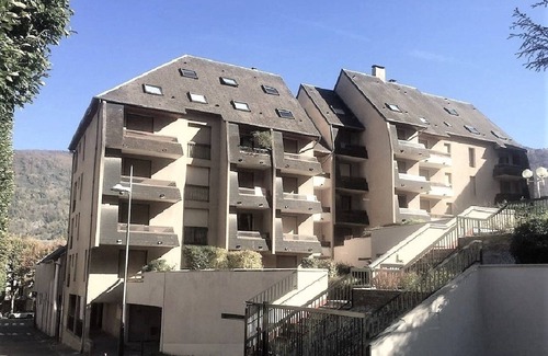 Bagneres-de-Luchon Appartement | T2 centre ville, moderne, terrasse, parking, commerces