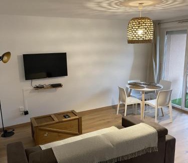 Seilh Appartement | Charmant T2 Piscine Golf de Seilh