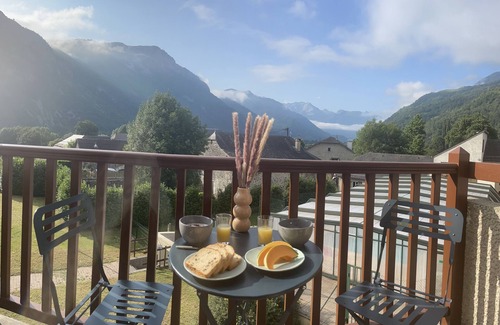 Bielle Appartement | Joli 2 Pièces, vue montagne et piscine couverte