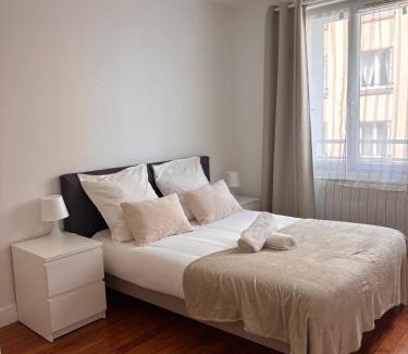 Rive Droite Appartement | Charmant T3 Vue Mer & Confort en Plein Centre