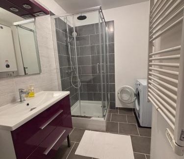 Rive Droite Appartement | Charmant T3 Vue Mer & Confort en Plein Centre