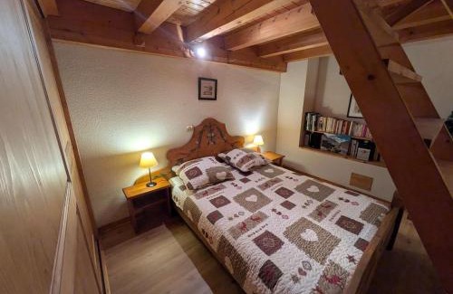 Areches Appartement | Charmant triplex 6 pers. à 50m des pistes à Arêches-Beaufort - FR-1-342-135