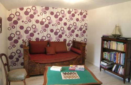 Saint-Priest-d'Andelot Maison | Charmante fermette rénovée avec WiFi, parking et animaux acceptés - FR-1-489-407