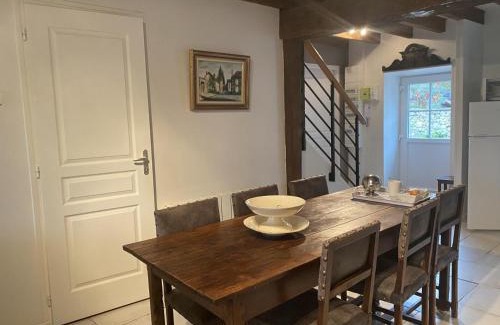 Saint-Priest-d'Andelot Maison | Charmante fermette rénovée avec WiFi, parking et animaux acceptés - FR-1-489-407
