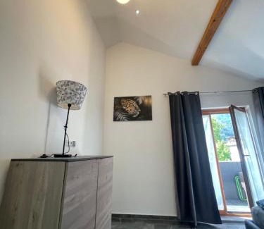 Hatting Appartement | Charmante Ferienwohnung im Herzen Tirols