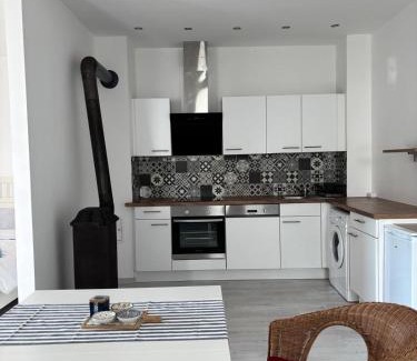 Jois Appartement | Charmante Ferienwohnung mit Segelmöglichkeit