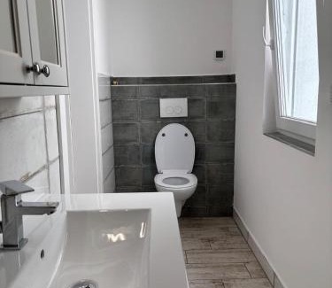 Jois Appartement | Charmante Ferienwohnung mit Segelmöglichkeit