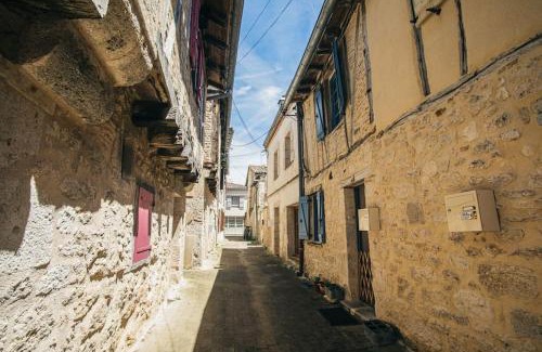 Montpezat-de-Quercy Maison | "Charmante maison de ville" au coeur de la cité médiévale