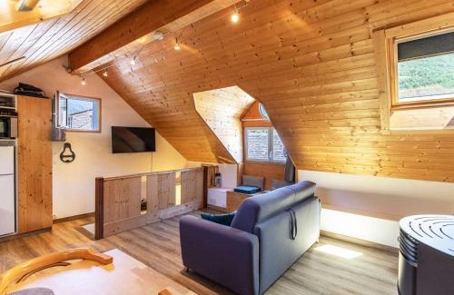 Luz-Saint-Sauveur Maison | Charmante maison de village à Luz-Saint-Sauveur, 4 pers., proche pistes, poêle à bois, parking. - FR-1-402-141