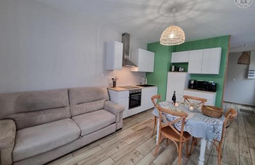 Iwuy Maison | Charmante Maison 50 m² avec Terrasse et Parking - Tout Inclus, Proche Cambrai et Activités Nautiques - FR-1-510-202