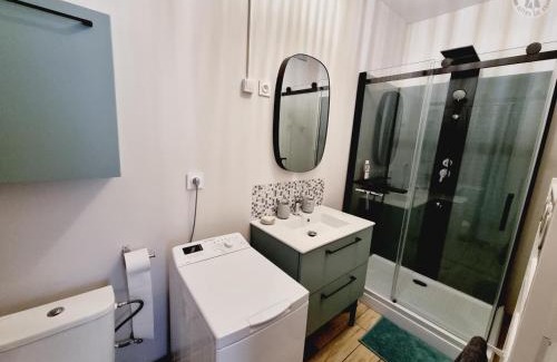 Iwuy Maison | Charmante Maison 50 m² avec Terrasse et Parking - Tout Inclus, Proche Cambrai et Activités Nautiques - FR-1-510-202