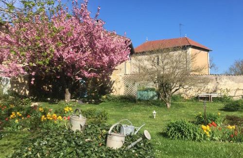 Watronville Lit Et Petit-Déjeuner | Charmante maison au cœur des vergers avec cheminée, jardin secret et jeux pour enfants - FR-1-585-151