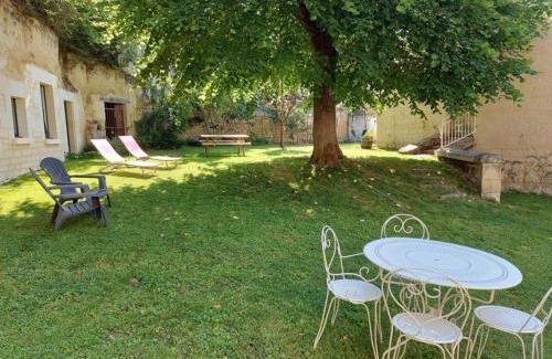 Seuilly Maison | Charmante maison avec jardin privé, cheminée et WIFI - FR-1-381-67