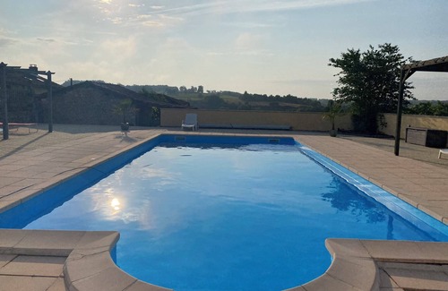 Chatenet Cottage | Charmante Maison de Campagne Paisible Avec Vues Magnifiques et Belle Piscine