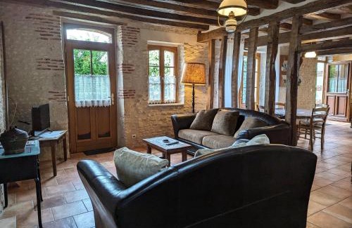 Lorcy Maison | Charmante Maison Rurale avec Terrasse Privative, Proche A.77 et A.19, entre Gâtinais et Fontainebleau - FR-1-590-58
