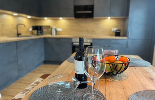 Fuessen Appartement | Charmante Neubau Ferienwohnung mit Schloß und Bergblick im Centrum von Füssen