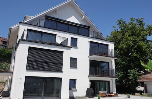 Fuessen Appartement | Charmante Neubau Ferienwohnung mit Schloß und Bergblick im Centrum von Füssen