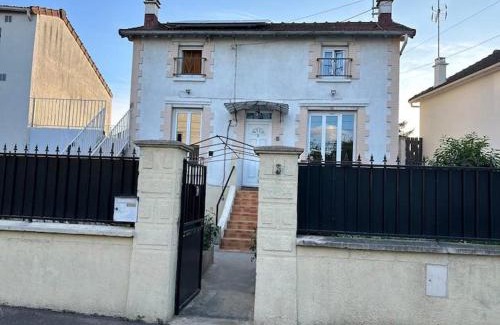 Pierrefitte-sur-Seine Appartement | Charmante studio ligne 13 tram 5 saint denis