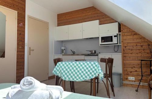 Auguaise Maison | Charmante studette au calme avec terrasse et parking