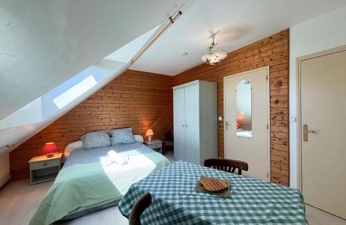 Auguaise Maison | Charmante studette au calme avec terrasse et parking