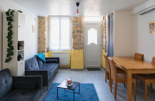 Nemours Appartement | Charme ancien à 200M Château