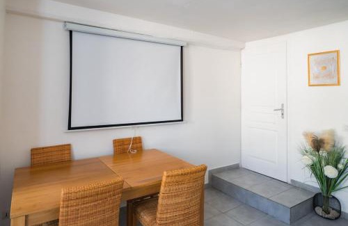 Nemours Appartement | Charme ancien à 200M Château
