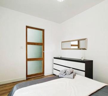 Romans-sur-Isere Appartement | Charme de l'Isère au Coeur de Ville