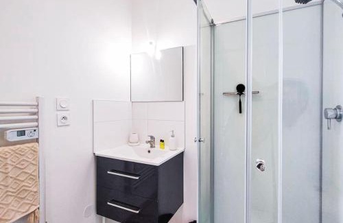 Romans-sur-Isere Appartement | Charme de l'Isère au Coeur de Ville