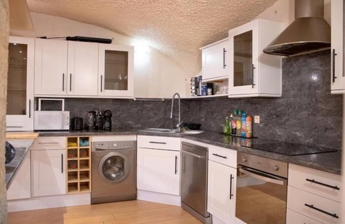 Royat Appartement | Charme rare sous les voûtes accommodation in Royat