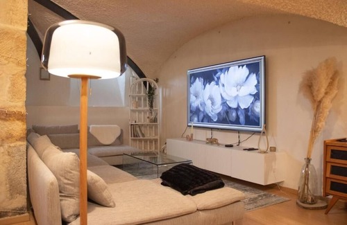 Royat Appartement | Charme rare sous les voûtes accommodation in Royat