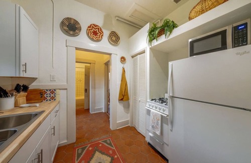 West University Maison | Charmer / 3 Blocks from U of A / 1 BR 1 BA / Sleep 3