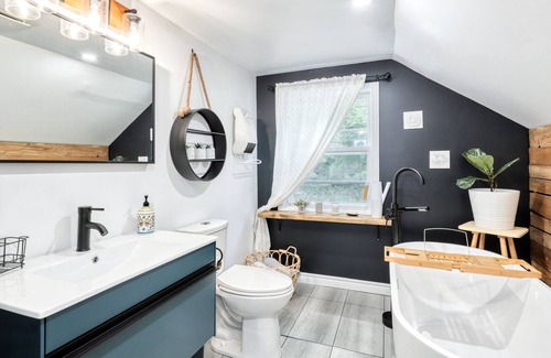 Saint-Gabriel-de-Brandon Chalet De Ski | Charming chalet with access and view of the lake!