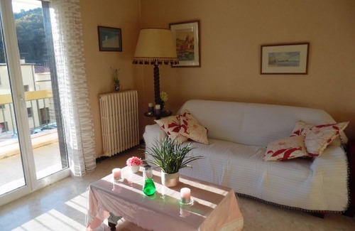 Amelie-les-Bains-Palalda Appartement | Charmant F2 à Amélie-les-Bains avec terrasse, parking et Wi-Fi, proche thermes et centre-ville