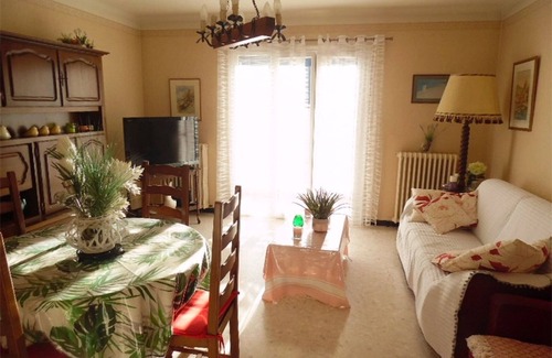 Amelie-les-Bains-Palalda Appartement | Charmant F2 à Amélie-les-Bains avec terrasse, parking et Wi-Fi, proche thermes et centre-ville