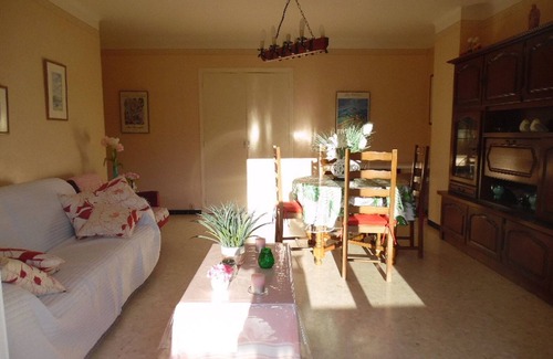 Amelie-les-Bains-Palalda Appartement | Charmant F2 à Amélie-les-Bains avec terrasse, parking et Wi-Fi, proche thermes et centre-ville