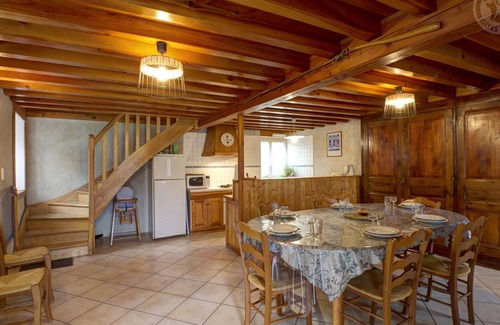 Saint-Bonnet-le-Courreau Cottage | Gîte spacieux avec terrasse, poêle à bois, parking privé, et jardin fermé, animaux acceptés
