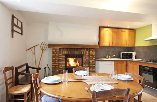 Tinchebray-Bocage Cottage | Maison Normande avec Jardin Clôturé, Cheminée et Options Confort, près de la Roche d'Oëtre