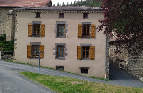 Saint-Didier-sur-Doulon Cottage | Charmant Gîte Indépendant au Coeur d'un Village de Campagne avec Cour Fermée