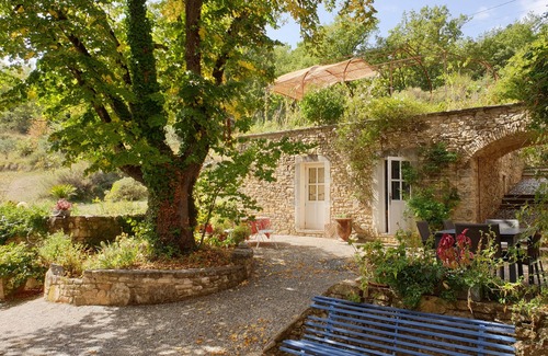 Saint-Paulet-de-Caisson Maison | Mas provençal de charme avec grande piscine dans la forêt de Valbonne