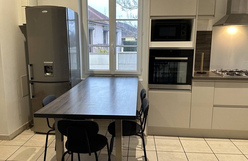 Saint-Pierre-les-Elbeuf Maison | Charmante et Lumineuse Maison de 3 Chambres, avec Jardin et Parking