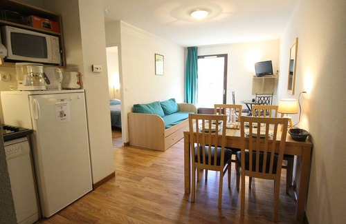 Bagneres-de-Luchon Appartement | Charmant T2 avec balcon, parking et lave-linge près du parc