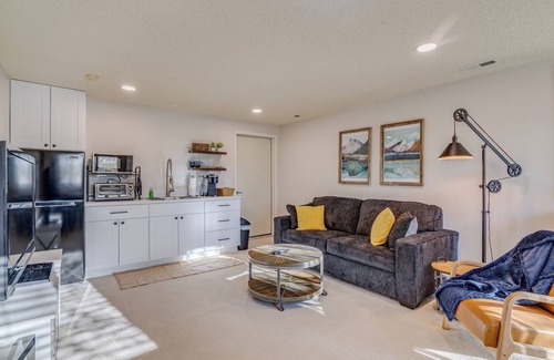Briargate Maison | Charming 1-bdrm walkout basement suite with AC, WiFi in lovely Colorado Springs