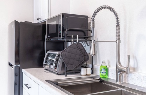 Briargate Maison | Charming 1-bdrm walkout basement suite with AC, WiFi in lovely Colorado Springs