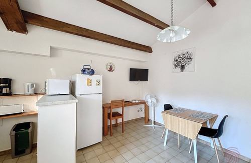 Lamalou-les-Bains Appartement | Bel F2 avec terrasse à 650m des Thermes de Lamalou, animaux acceptés, WIFI, proche golf et randonnées
