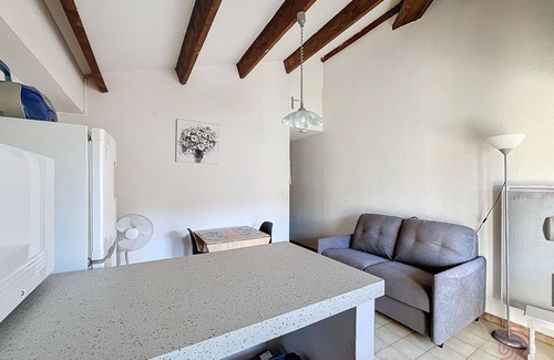 Lamalou-les-Bains Appartement | Bel F2 avec terrasse à 650m des Thermes de Lamalou, animaux acceptés, WIFI, proche golf et randonnées